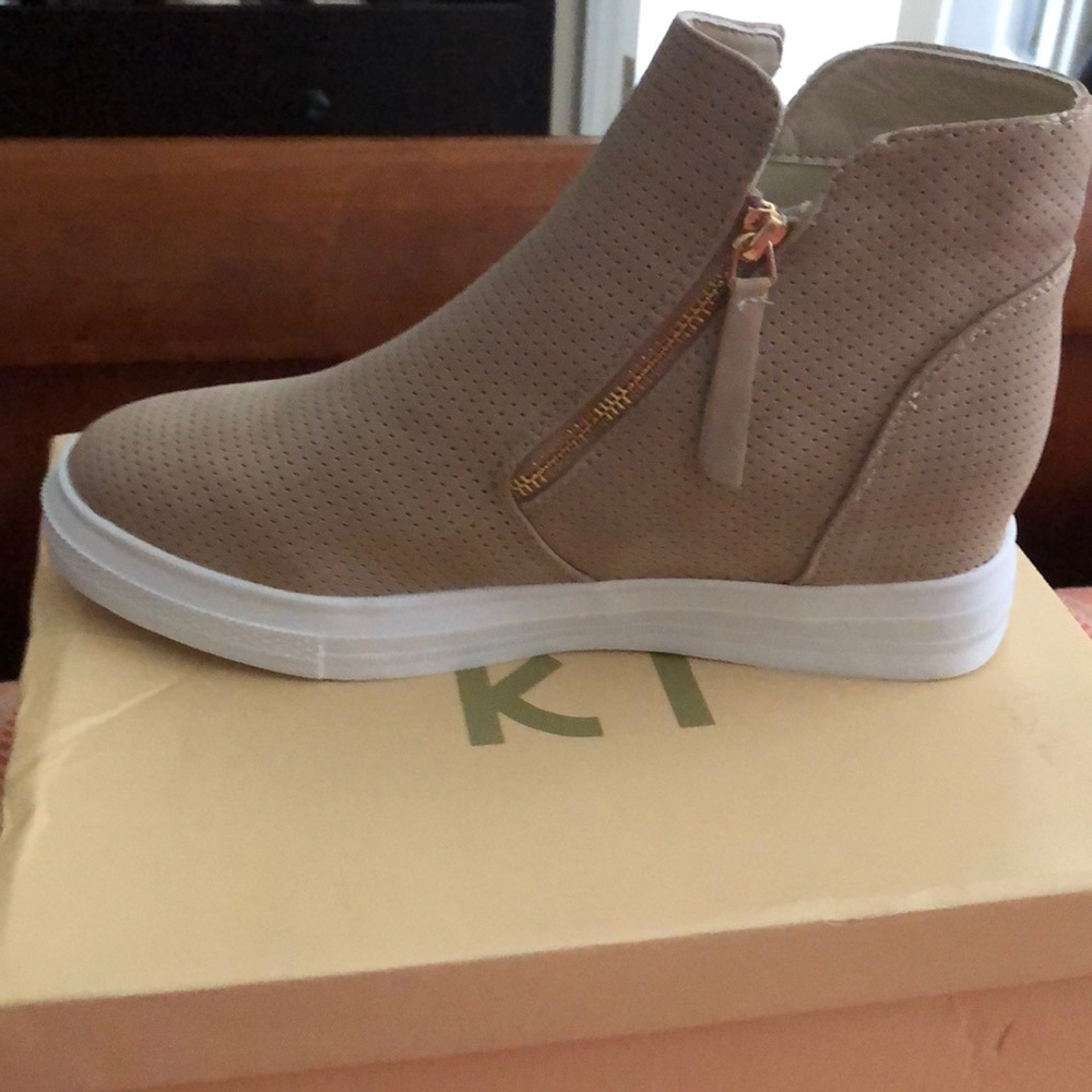 Beige low rise boots